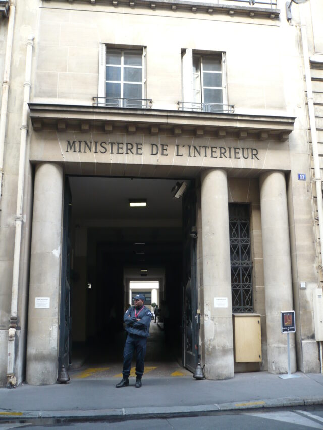 Façade du ministère de l'Intérieur, rue des Saussaies à Paris Façade du ministère de l'Intérieur, rue des Saussaies à Paris