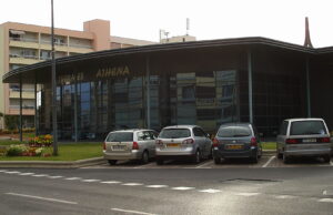 Cures thermales : les villes thermales montent au créneau contre le transfert du remboursement aux mutuelles prévu dans le budget de la Sécu Les thermes Athéna à Balaruc-les-Bains, première station thermale de France, dans l'Hérault