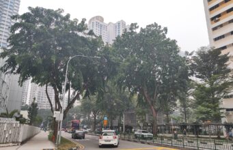 Incendies géants en Indonésie : l’Asie du Sud-Est en alerte maximale, Singapour désigne sept entreprises indonésiennes Brume de pollution au-dessus de Singapour en octobre 2026, provoquée par les incendies en Indonésie