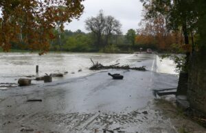 Épisode méditerranéen : le Gard et l’Hérault en vigilance orange pluie-inondation et orages dès lundi 14 heures, jusqu’à 150 mm attendus Crue du Vidourle à Villetelle, à la limite de l'Hérault et du Gard, lors d'un épisode méditerranéen en octobre 2010