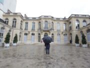 Violences du 17 octobre : passe d’armes entre Lecornu et Mélenchon, les maires réclament des comptes, JD Vance accuse l’immigration La cour de l'hôtel de Matignon, résidence du Premier ministre, à Paris (photo d'archives)