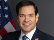 Sanctions contre la Russie : Marco Rubio présente l’exemption décidée par Trump comme une pause de 60 jours Portrait officiel de Marco Rubio, secrétaire d'État américain (janvier 2025)