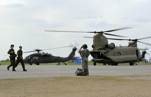 Exercice militaire sur la base des Forces canadiennes de Wainwright, en Alberta, en 2013 (photo d'archives) Exercice militaire sur la base des Forces canadiennes de Wainwright, en Alberta, en 2013 (photo d'archives)