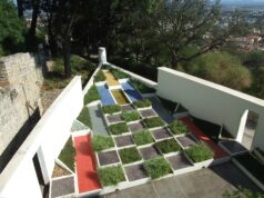Festival d’Hyères : la créatrice Yui Chen remporte le Grand Prix du jury mode, une première pour une designer chinoise Le jardin cubiste de la villa Noailles, à Hyères, siège du Festival international de mode