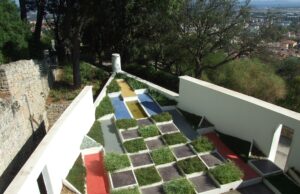Festival d’Hyères : la créatrice Yui Chen remporte le Grand Prix du jury mode, une première pour une designer chinoise Le jardin cubiste de la villa Noailles, à Hyères, siège du Festival international de mode