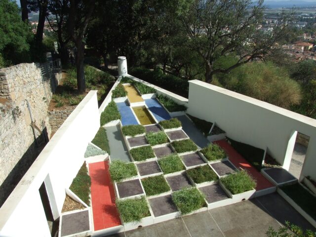Le jardin cubiste de la villa Noailles, à Hyères, siège du Festival international de mode Le jardin cubiste de la villa Noailles, à Hyères, siège du Festival international de mode