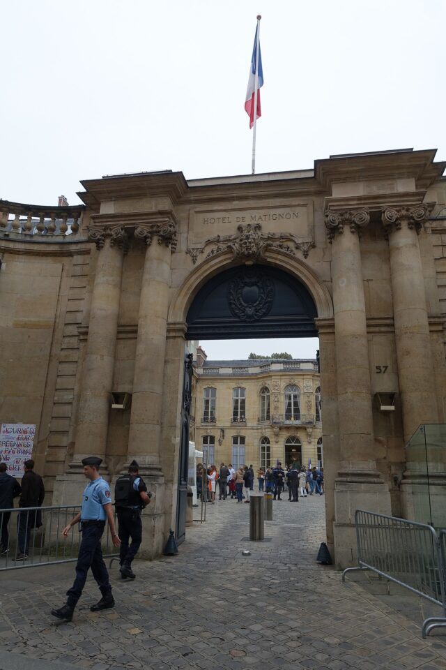 Portail de l'hôtel Matignon, résidence et lieu de travail du Premier ministre, rue de Varenne à Paris Portail de l'hôtel Matignon, résidence et lieu de travail du Premier ministre, rue de Varenne à Paris