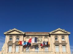 Violences du 17 octobre : Laurent Nuñez reporte sa visite à Marseille, Benoît Payan conteste le chiffre de 30 000 pilleurs Hôtel de ville de Marseille, sur le Vieux-Port, où Benoît Payan attendait le ministre de l'Intérieur ce lundi