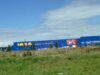 Ikea France veut supprimer jusqu’à 303 postes, surtout au siège, et en créer 100 : les syndicats dénoncent un plan paradoxal Façade bleue et jaune d'un magasin Ikea en France, à Rennes
