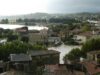 Épisode méditerranéen : le Gard et l’Hérault en vigilance orange dès 14 heures, jusqu’à 300 mm localement et un passage au rouge pas exclu Le Vidourle en crue à Sommières (Gard) lors des inondations de septembre 2002 (photo d'archives)