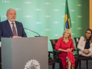 Brésil : « milicien », « corrompu », « clown »… le premier débat entre Lula et Flávio Bolsonaro vire au pugilat Le président brésilien Luiz Inácio Lula da Silva lors d'une visite à Montevideo en 2023 (photo d'archives)