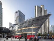 En Chine, la crise du luxe fait le bonheur du marché de l’occasion « The Louis », la boutique-paquebot de Louis Vuitton à Shanghai, en novembre 2025