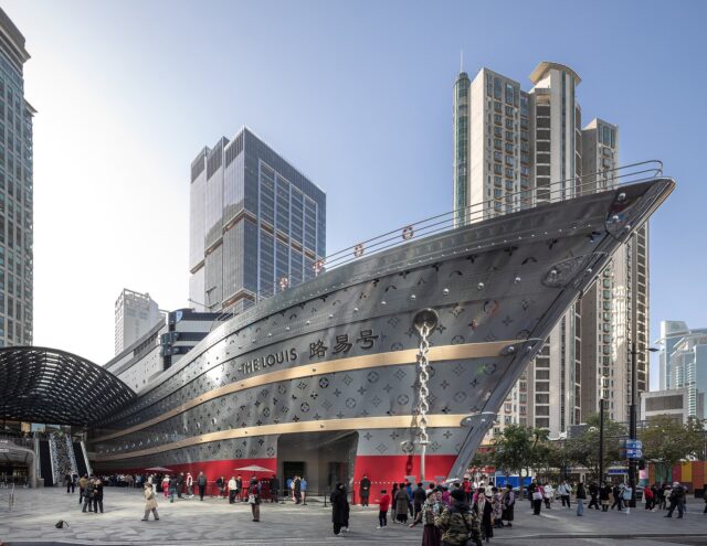 « The Louis », la boutique-paquebot de Louis Vuitton à Shanghai, en novembre 2025