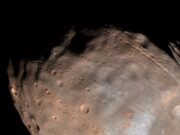 Cap sur les lunes de Mars : la mission japonaise MMX décolle ce soir avec le rover franco-allemand Idefix Phobos, la plus grande lune de Mars, photographiée par la sonde Mars Reconnaissance Orbiter de la NASA