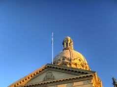 Alberta : 76 % des votants disent non à la route vers l’indépendance, mais les neuf autres questions du référendum restent indécises Le bâtiment de l’Assemblée législative de l’Alberta, à Edmonton