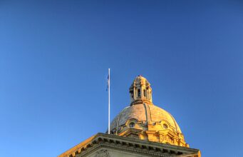 Alberta : 76 % des votants disent non à la route vers l’indépendance, mais les neuf autres questions du référendum restent indécises Le bâtiment de l’Assemblée législative de l’Alberta, à Edmonton