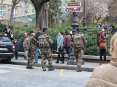 Acte II du 24 octobre : des militaires de Sentinelle pour libérer policiers et gendarmes, Laurent Nuñez demande aux préfets d’interdire les cortèges à risque Des militaires en patrouille à Paris, au pied de la butte Montmartre
