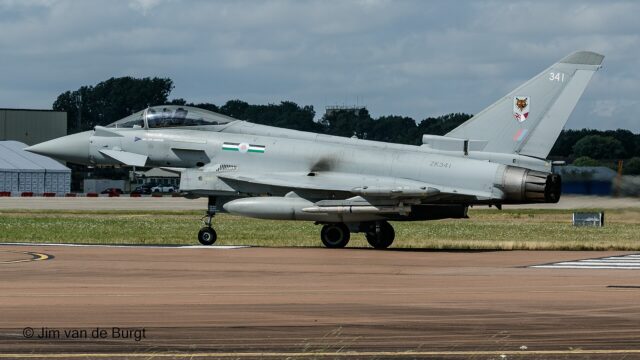 Un avion de combat Typhoon FGR4 de la Royal Air Force britannique Un avion de combat Typhoon FGR4 de la Royal Air Force britannique