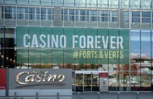 Casino devient Plesio : le groupe stéphanois fondé en 1898 change de nom à cinq mois d’une échéance de dette de 1,4 milliard d’euros L’entrée du siège social du groupe Casino à Saint-Étienne
