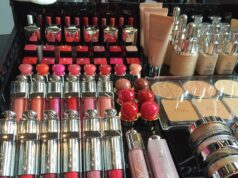 Avril, la marque de cosmétiques bio née dans le Nord, ouvre une boutique à Mons fin novembre après Liège et Namur Produits de maquillage et pinceaux (photo d'illustration)