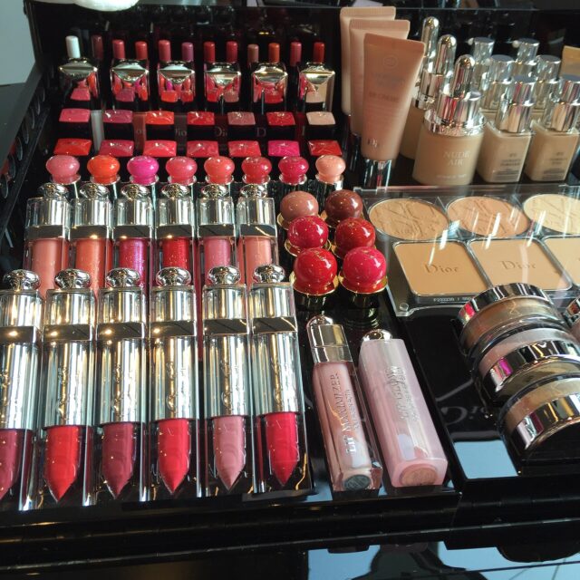 Produits de maquillage et pinceaux (photo d'illustration) Produits de maquillage et pinceaux (photo d'illustration)