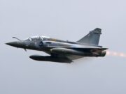Mirage 2000D disparu près de Nancy : une explosion et une boule de feu au-dessus de Rogéville, les deux membres d’équipage recherchés Un Mirage 2000D de l'armée de l'Air et de l'Espace (photo d'archives)