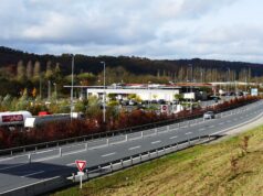 Aide carburant de 100 euros : la demande n’ouvrira pas demain mais le 27 octobre, et le plafond passe à 2 050 euros net par mois pour une personne seule Une station-service sur l'autoroute A89 (photo d'archives)