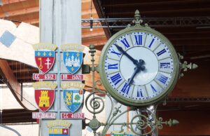 Changement d’heure dimanche à 3 heures : selon Stanford, garder l’heure d’hiver toute l’année éviterait 300 000 AVC aux États-Unis Une ancienne horloge de gare : les pendules reculeront d'une heure dans la nuit du 24 au 25 octobre