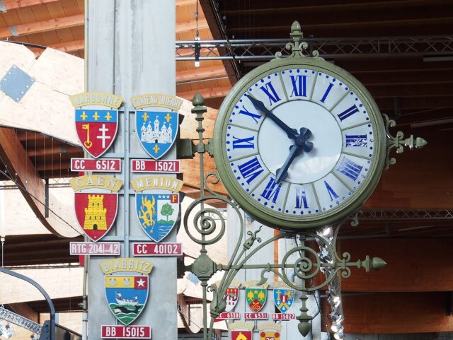 Une ancienne horloge de gare : les pendules reculeront d'une heure dans la nuit du 24 au 25 octobre Une ancienne horloge de gare : les pendules reculeront d'une heure dans la nuit du 24 au 25 octobre