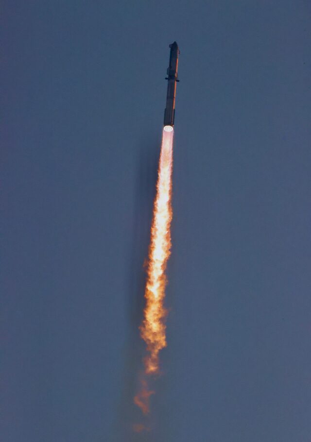 Le lanceur Starship de SpaceX lors d'un vol d'essai (photo d'archives) Le lanceur Starship de SpaceX lors d'un vol d'essai (photo d'archives)