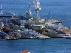 Base navale de Toulon : des drones inconnus ont survolé la rade pendant l’exercice Typhon, aucun n’a pu être intercepté Le porte-avions Charles de Gaulle dans la base navale de Toulon, survolée par des drones non autorisés en octobre
