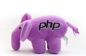 Faille critique dans PHP : impots.gouv, préfectures et CNIL encore en maintenance ce soir, les versions à installer d’urgence L’éléphant en peluche violet marqué « php », mascotte du langage informatique PHP