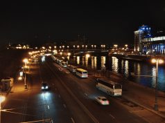 Ukraine : Moscou accepte de reprendre des pourparlers à trois « autour du 10 novembre », la nuit suivante 630 drones visent la région de Moscou Le Kremlin de Moscou, la nuit (photo d'archives)