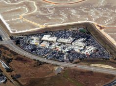 Meta condamné à payer 25 milliards de dollars au Nouveau-Mexique, soit environ 580 dollars pour chacune des 43 millions d’infractions retenues Vue aérienne du campus de Facebook, devenu Meta, à Menlo Park en Californie (photo d'archives)