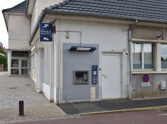18 % des Français à découvert chaque mois : à partir du 20 novembre, même un découvert de 50 euros passera par un examen de votre banque Distributeur automatique de billets d'une agence bancaire en France