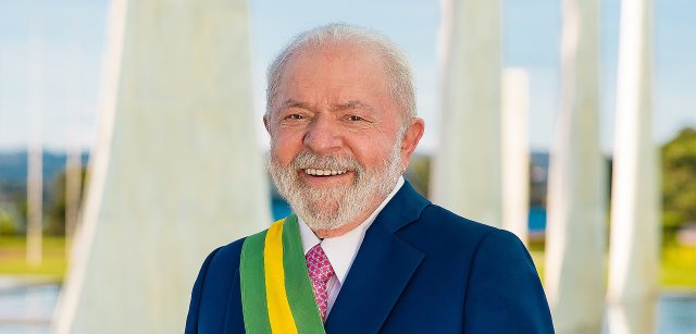 Portrait officiel de Luiz Inácio Lula da Silva, président du Brésil