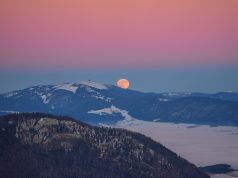 Horoscope du lundi 26 octobre 2026 Une pleine Lune qui se lève au coucher du soleil