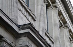 Fin du PASS et de la LAS : la « licence portail santé » devient la voie unique vers médecine dès la rentrée 2027, ce que change le décret pour les lycéens de terminale Façade de l’ancienne faculté de médecine, siège de l’Université Paris Cité, rue de l’École-de-Médecine à Paris