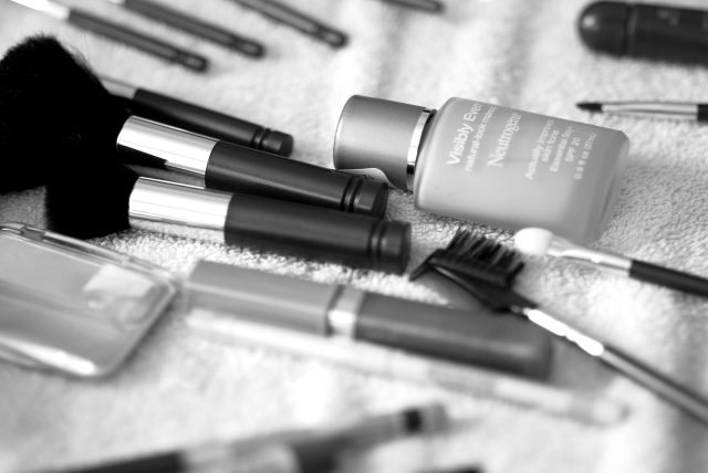 Rouges à lèvres et produits de maquillage, illustration Rouges à lèvres et produits de maquillage, illustration