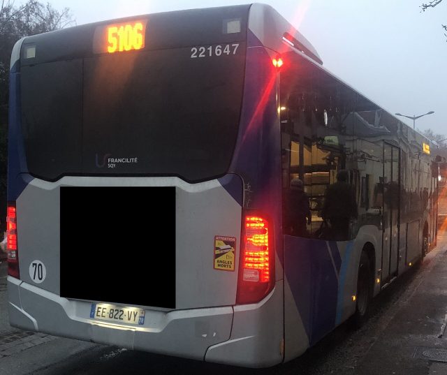 Un bus devant la gare de Trappes, dans les Yvelines Un bus devant la gare de Trappes, dans les Yvelines
