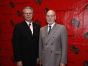 Mort de Patrick Stewart à 86 ans : le capitaine Picard et le professeur Xavier s’en va L’acteur britannique Patrick Stewart, photographié en 2012
