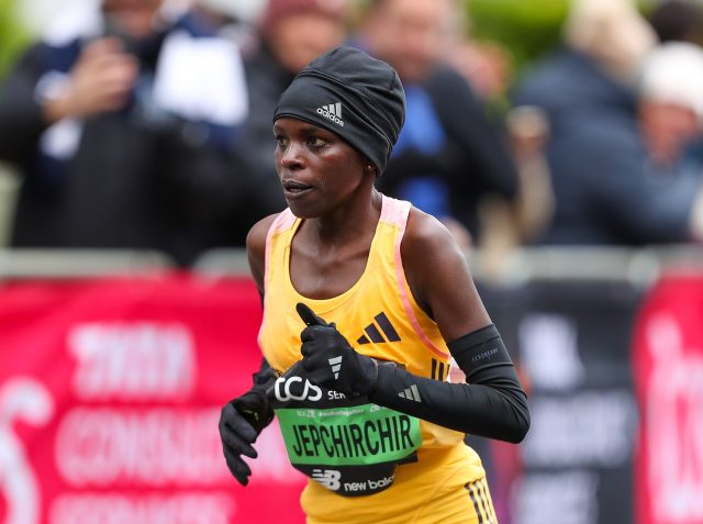La marathonienne kényane Peres Jepchirchir lors du marathon de Londres 2024 La marathonienne kényane Peres Jepchirchir lors du marathon de Londres 2024