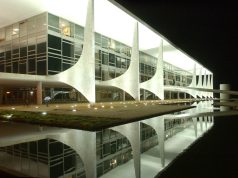 Présidentielle au Brésil : Lula et Flávio Bolsonaro au coude-à-coude pour le second tour ce dimanche Le palais du Planalto, siège de la présidence brésilienne, à Brasília (photo d’archives)