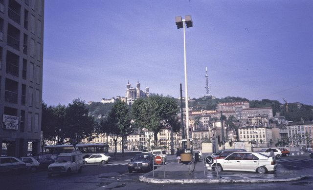 Vue de la colline de Fourvière à Lyon en 1987, avec la place d’Albon au premier plan (photo d’illustration) Vue de la colline de Fourvière à Lyon en 1987, avec la place d’Albon au premier plan (photo d’illustration)