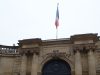 Réunion à Matignon : la gauche repart déçue, les maires de Paris, Lyon et Marseille veulent être associés, et la justice recadre une interdiction de manifester Le portail de l'hôtel Matignon, résidence du Premier ministre, rue de Varenne à Paris