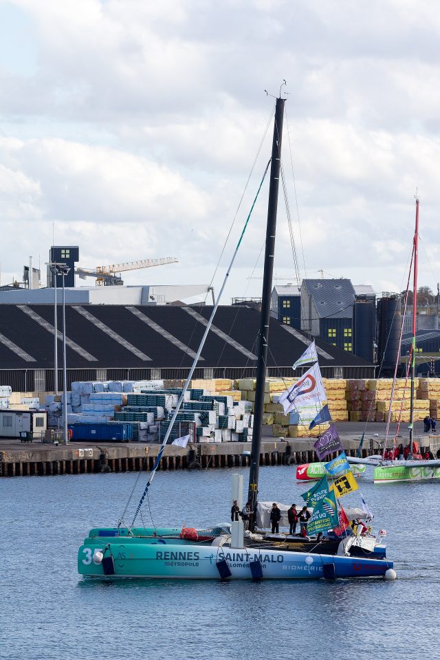 Voiliers au départ de la Route du Rhum au large de Saint-Malo en 2014 Voiliers au départ de la Route du Rhum au large de Saint-Malo en 2014