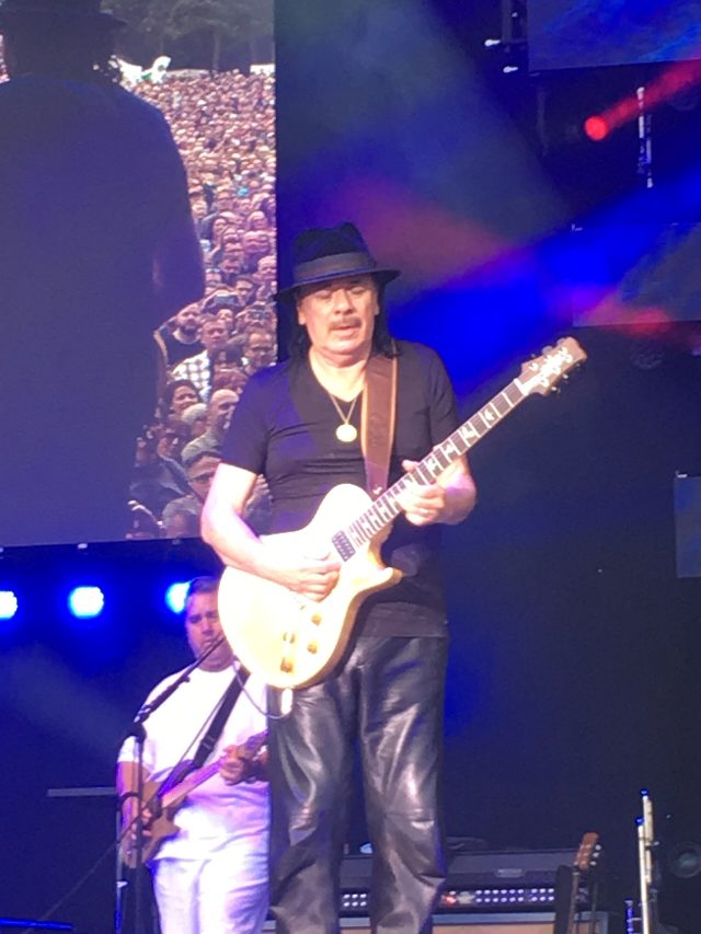 Carlos Santana en concert à Mayence, en Allemagne, en 2018 Carlos Santana en concert à Mayence, en Allemagne, en 2018