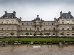 Loi casseurs-payeurs adoptée par le Sénat : RSA et APL saisissables, 10 000 € par personne Le palais du Luxembourg, siège du Sénat à Paris, sous la pluie