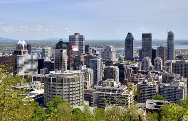 Les gratte-ciel du centre-ville de Montréal, au Québec Les gratte-ciel du centre-ville de Montréal, au Québec