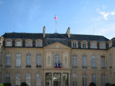 Sondage présidentielle 2027 : Mélenchon qualifié pour le second tour dans tous les scénarios face à Le Pen La cour d’honneur du palais de l’Élysée, à Paris (photo d’archives)